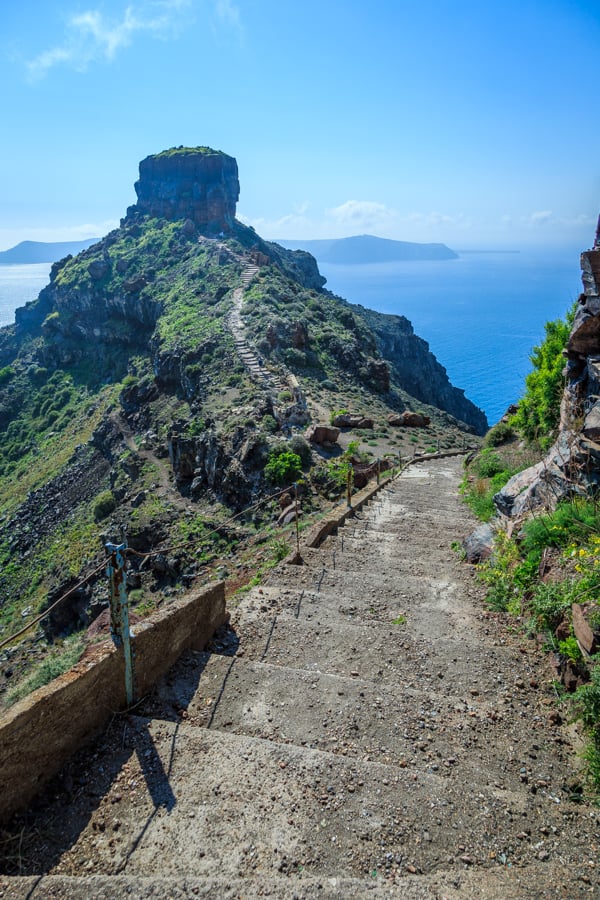 The path down to Skaros Rock from Imerovigli
